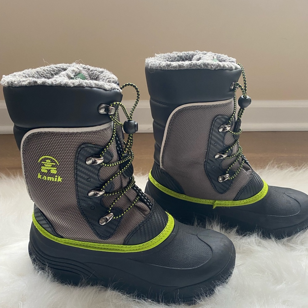 Kamik youth boots size 5